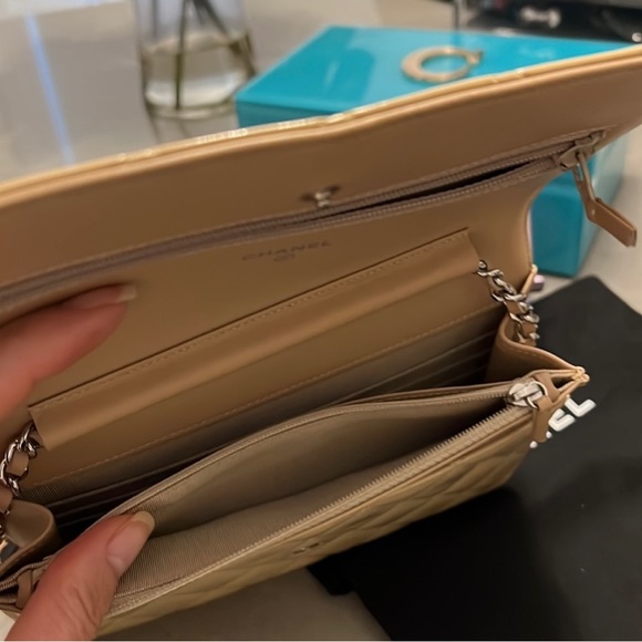 Chanel Wallet on Chain Patent Leather - Picture 8 of 12